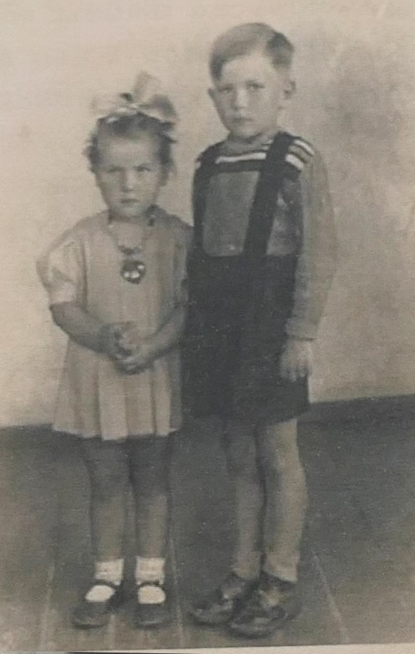 Andrzej Doliński z młodszą siostrą Barbarą