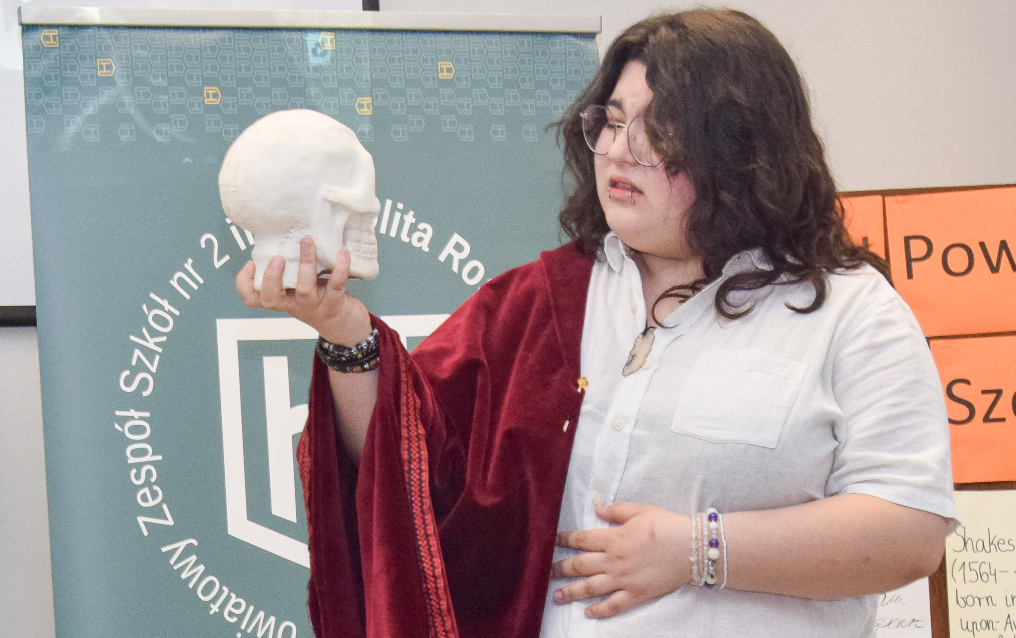 Natalia Hinz z Zespołu Szkół nr 2 za brawurowe wykonanie monologu Hamleta zdobyła pierwsze miejsce