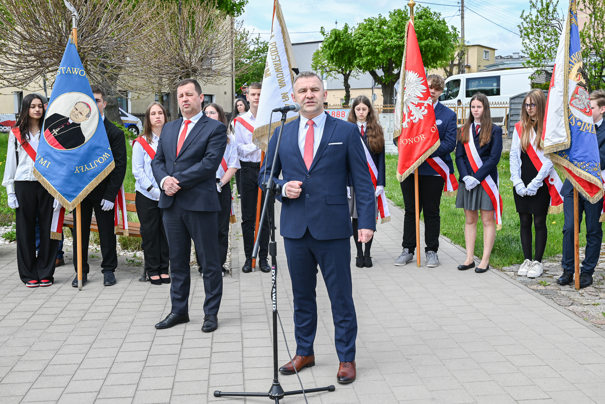 Burmistrz Michał Pasieczny przemawiający podczas oficjalnych uroczystości