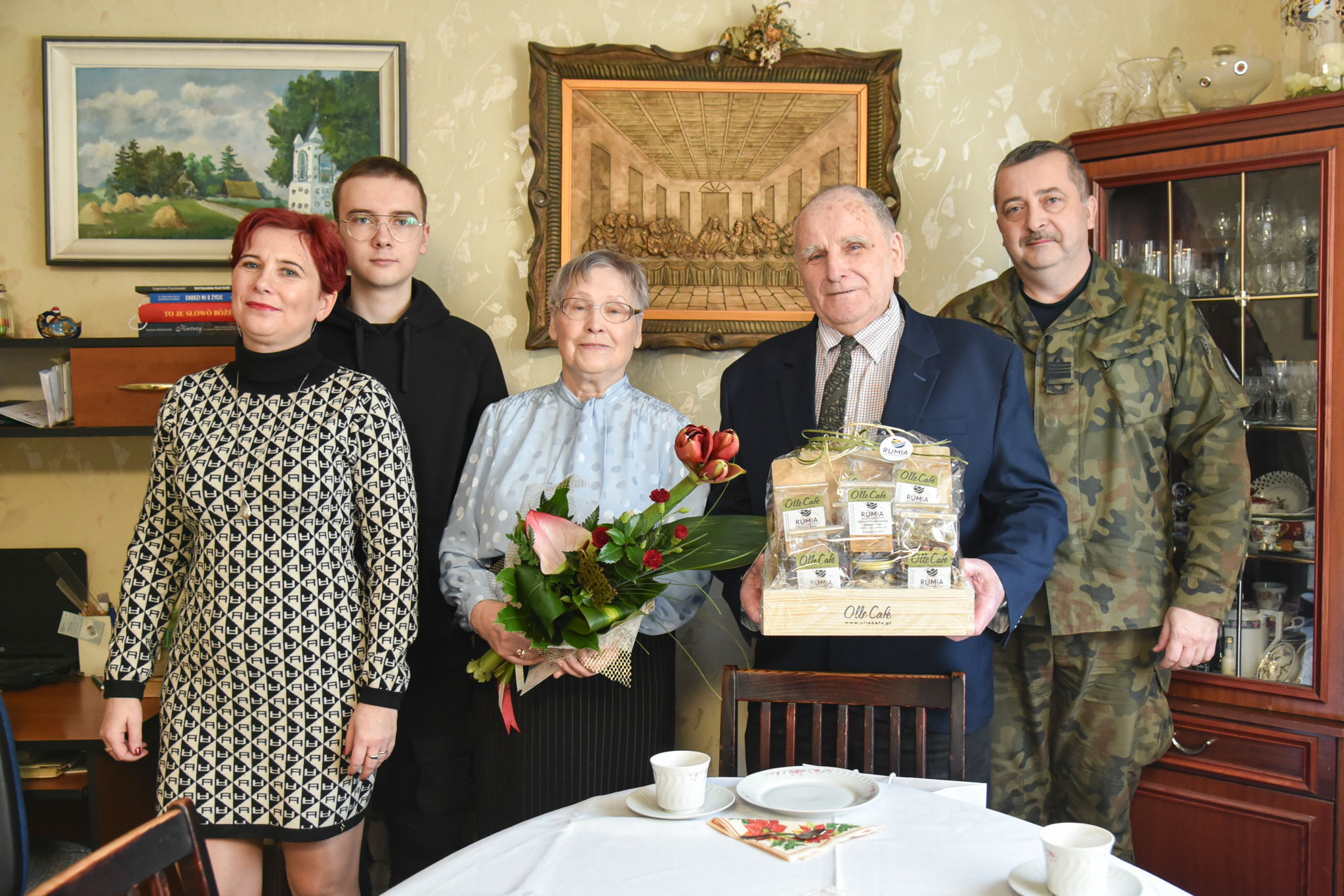 Podczas uroczystości parze towarzyszyła córka, zięć oraz wnuk.