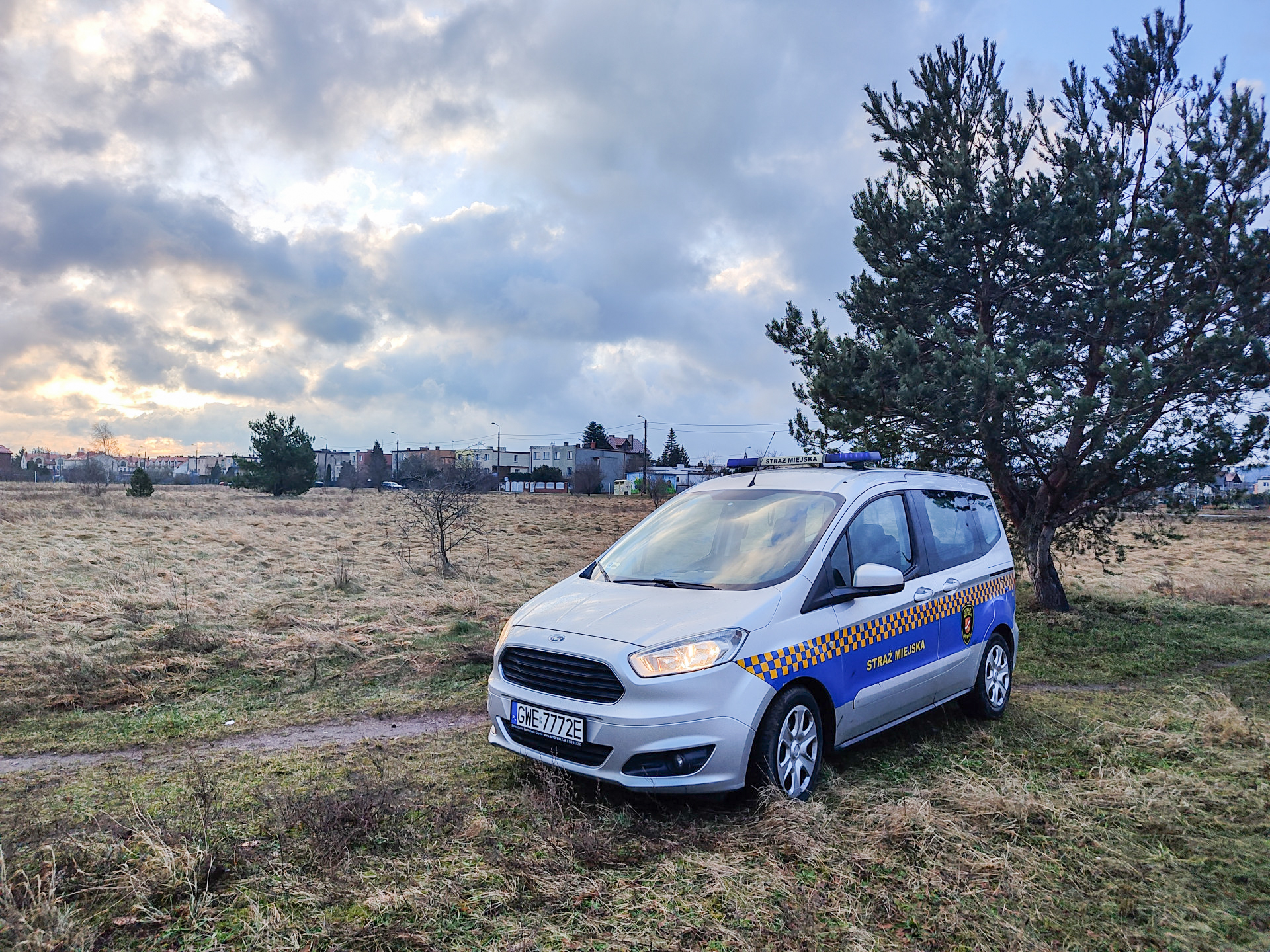 Jeden z radiowozów, którymi obecnie przemieszczają się strażnicy