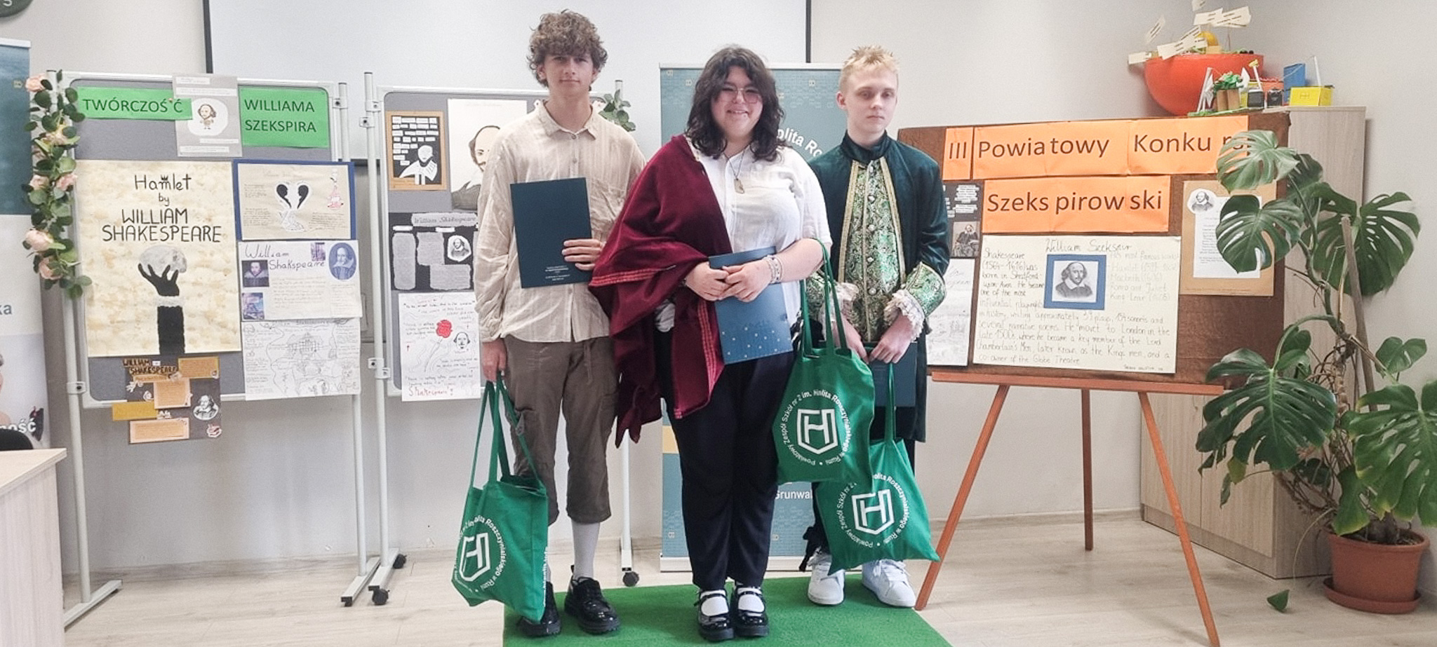 Laureaci III Powiatowego Konkursu Recytatorskiego poświęconego twórczości Williama Szekspira