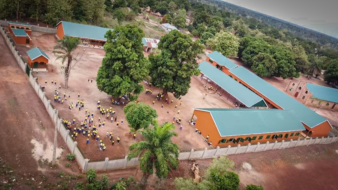 Kompleks szkolno-przedszkolny z lotu ptaka – źródło: s. Elżbieta Blok