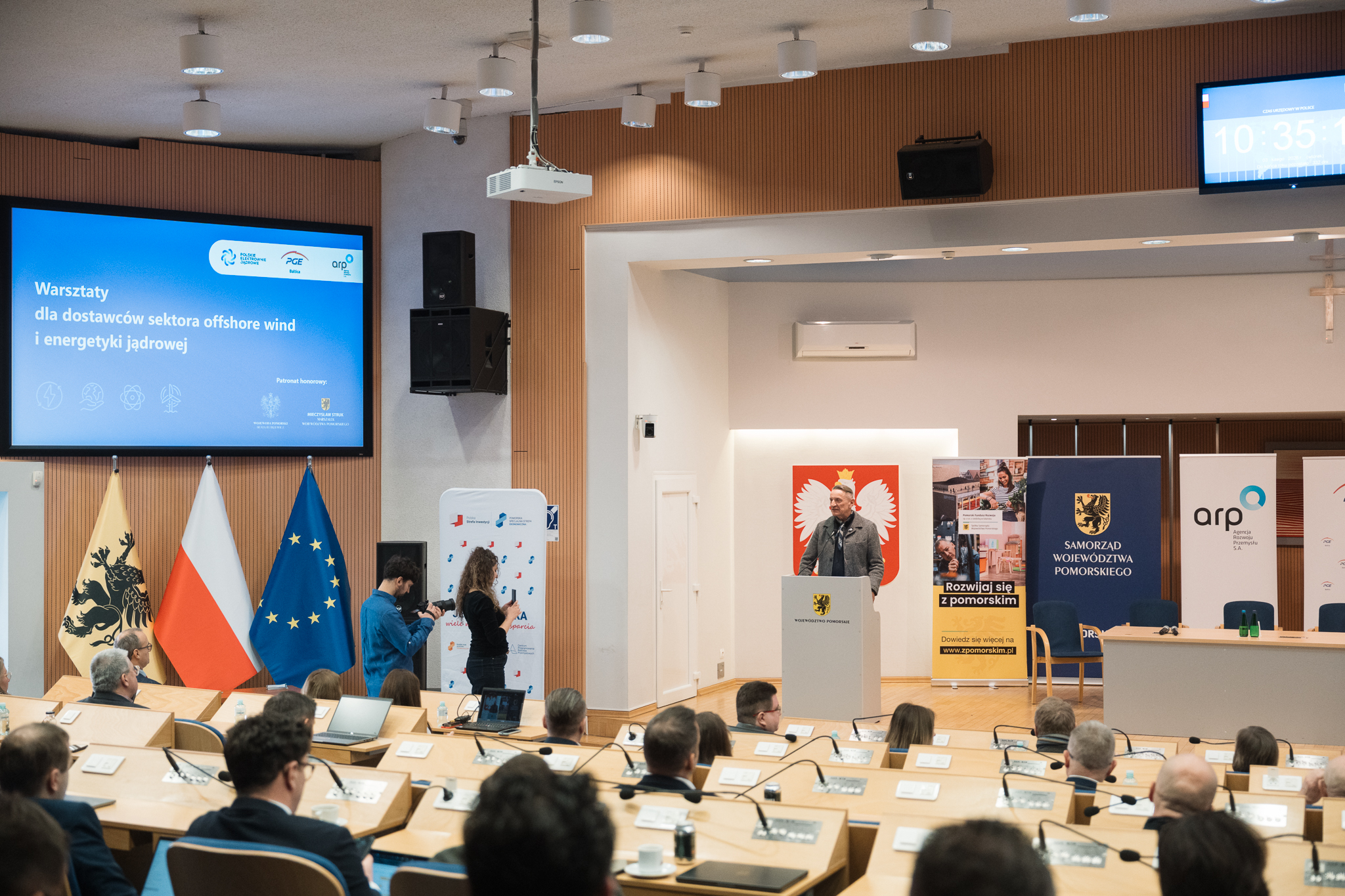 Druga edycja warsztatów. Przy mównicy Leszek Bonna, wicemarszałek województwa pomorskiego. Źródło: pomorskie.eu