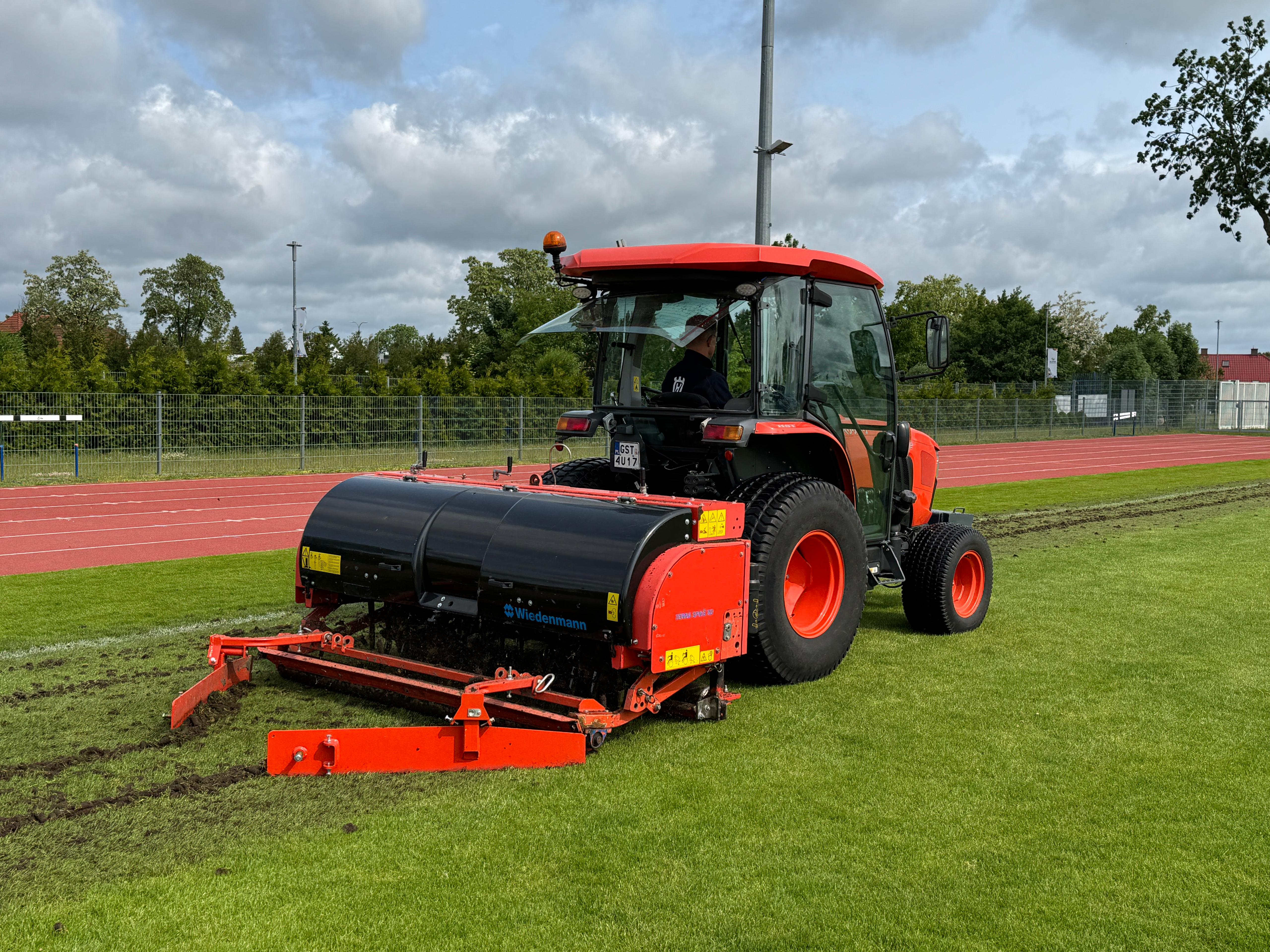 Prace realizowane na miejskim stadionie