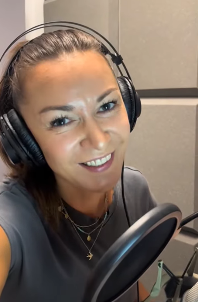 Karolina Kalina podczas pracy w studiu