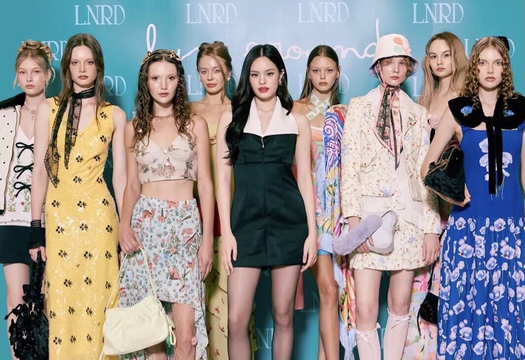 Współpraca z magazynem „Vogue”, trzecia od lewej Oliwia Helbik. Źródło: archiwum prywatne