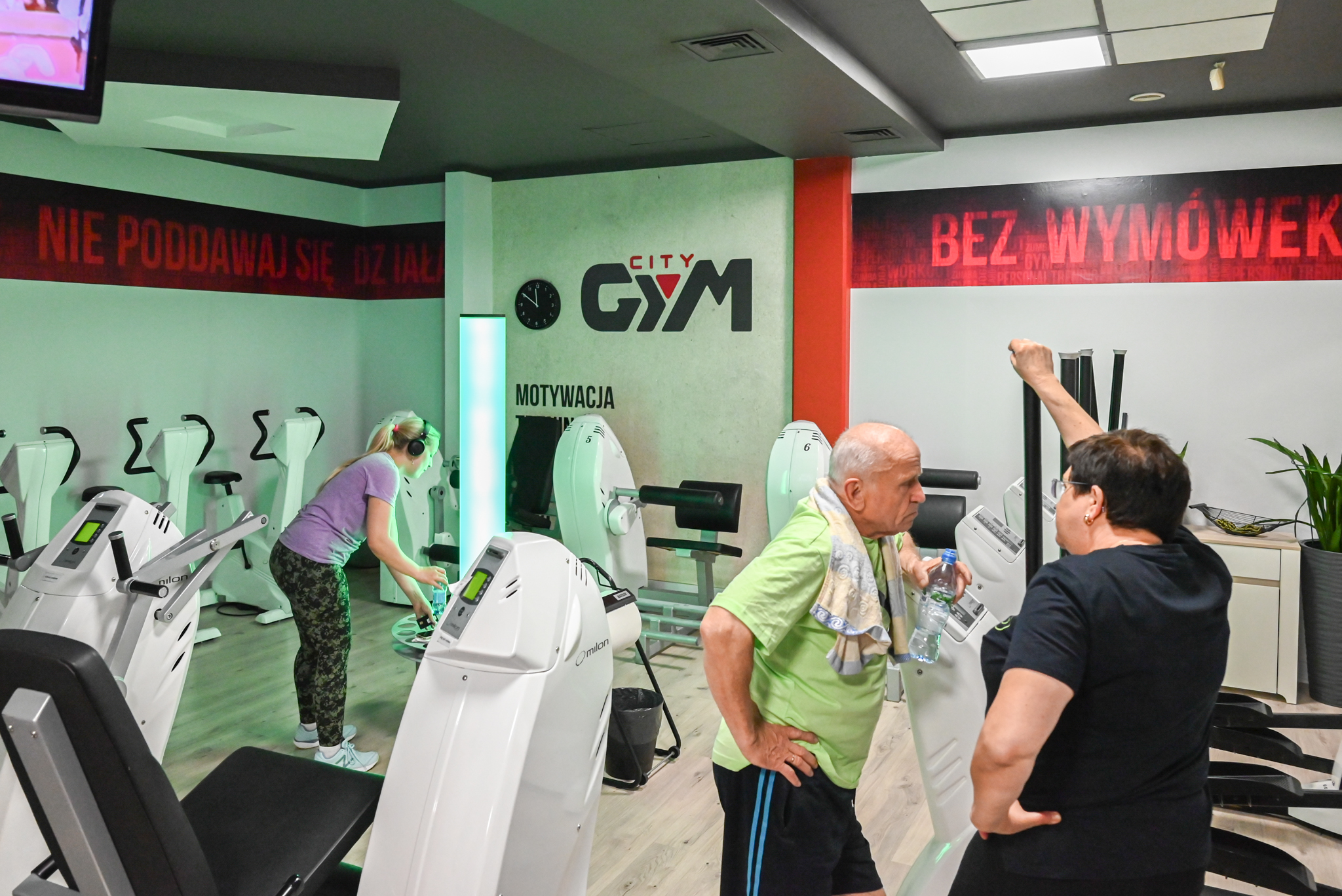 Osoby korzystające ze strefy Milon