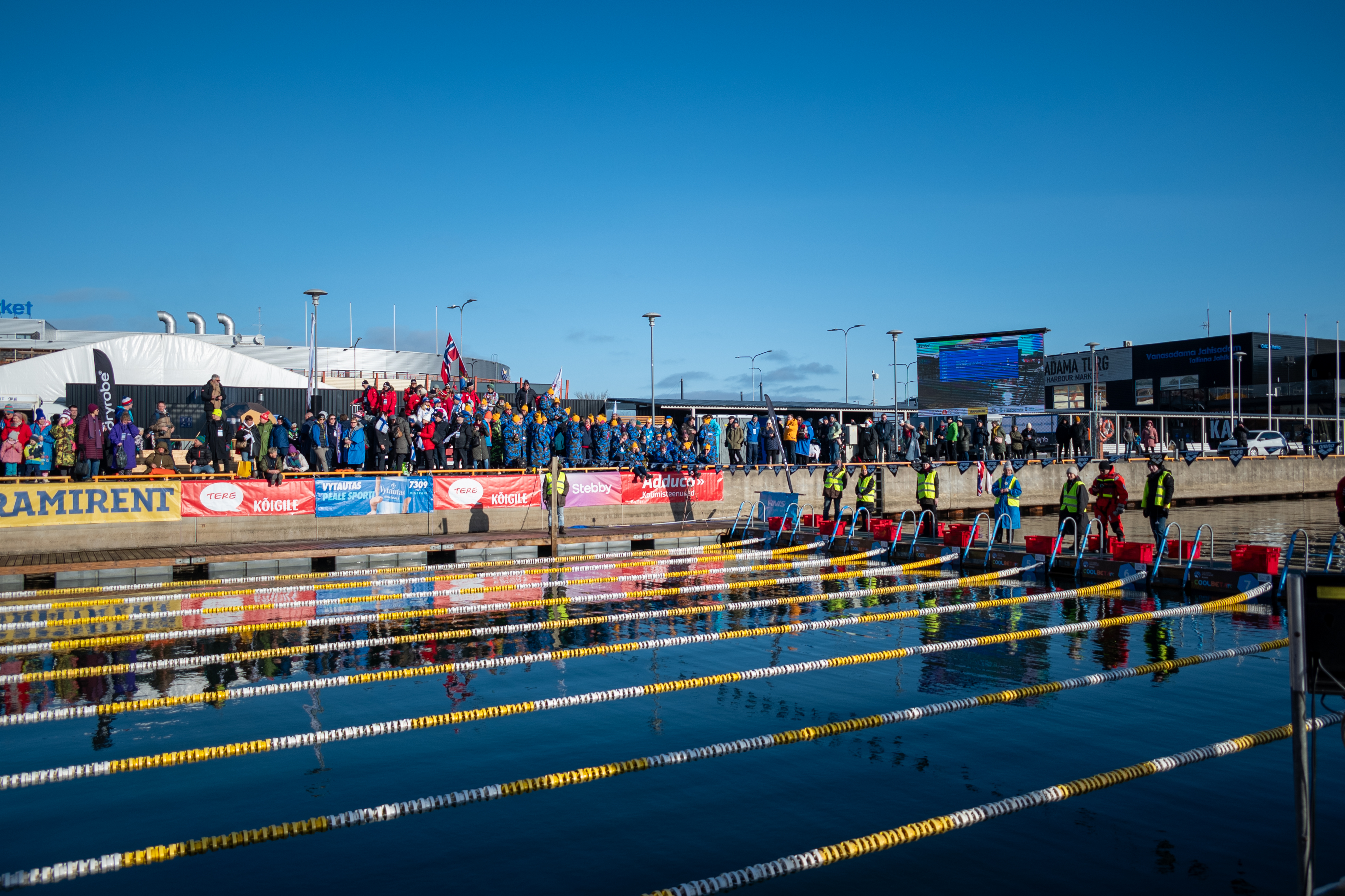 Mistrzostwa w Tallinie – portowy basen, który był areną zmagań lodowych pływaków