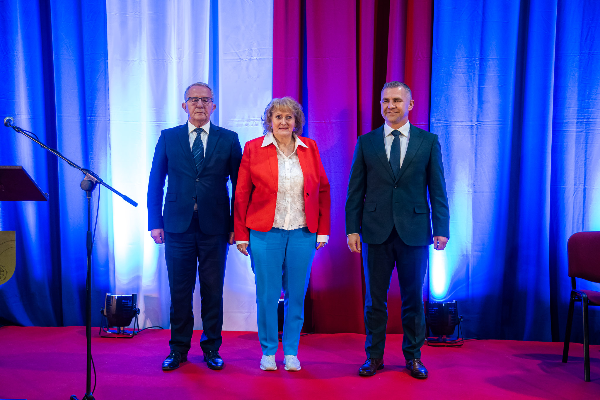 Od lewej strony: Krzysztof Woźniak, przewodniczący Rady Miejskiej Rumi, Jolanta Król, dyrektor MOSiR-u i Michał Pasieczny, burmistrz Rumi