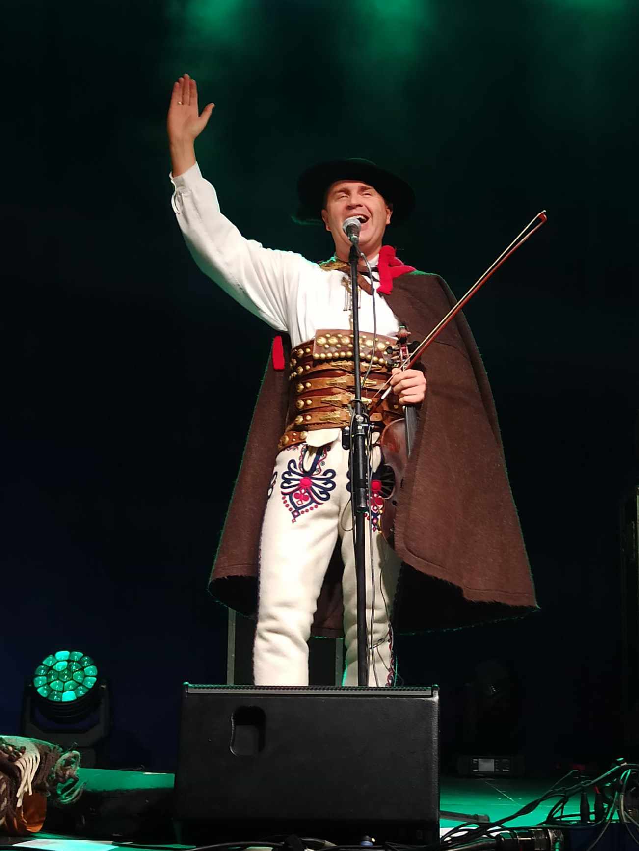 Krzysztof Trebunia-Tutka podczas koncertu w Rumi