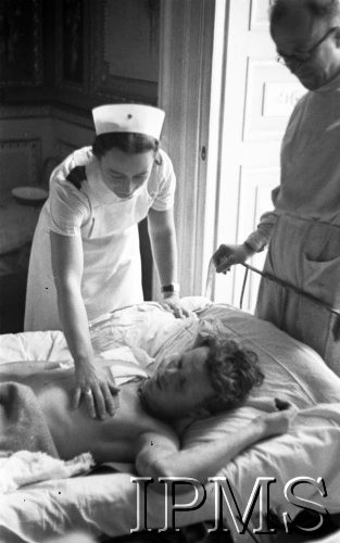 Wojenny szpital polowy we Włoszech w 1944 roku, źródło: foto.karta.org.pl