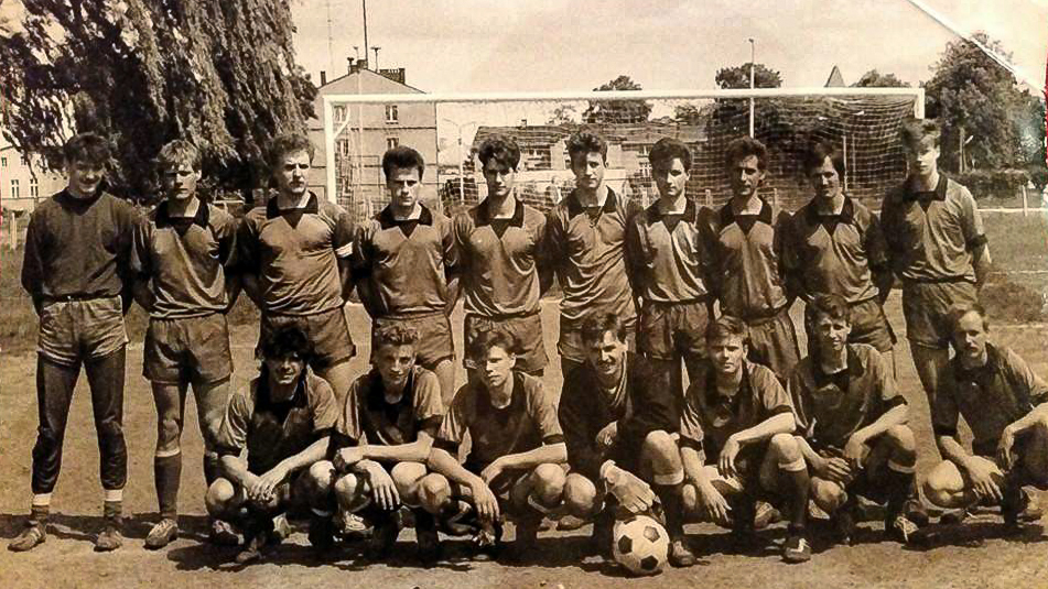 Drużyna Orkana, która w sezonie 1989/90 po raz pierwszy awansowała do klasy okręgowej. Stoją, od lewej: Tomasz Rendaszka, Jarosław Formella, Zbigniew Jantowski, Krzysztof Starost, Grzegorz Turulski, Adam Wańkowicz, Waldemar Dampc, Marian Kusy, Mirosław Ciskowski, Leszek Block. W dolnym rzędzie, od lewej: Kazimierz Kreft, Dariusz Hebel, Mariusz Piotrowski, Jarosław Sowirko, Mariusz Kasprowicz, Edwin Wenta, Piotr Słowy.