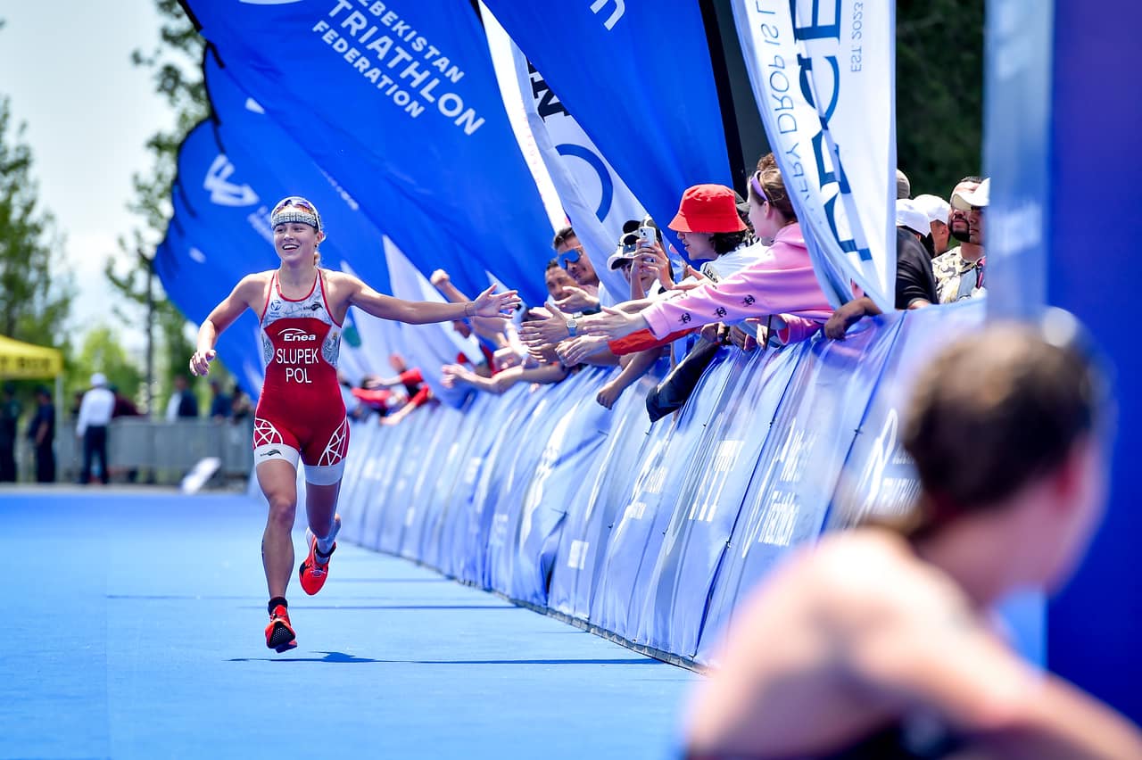 Roksana Słupek podczas zawodów triathlonowego Pucharu Świata w Uzbekistanie, jednego ze startów punktowanych przed igrzyskami olimpijskimi w Paryżu, fot. World Triathlon