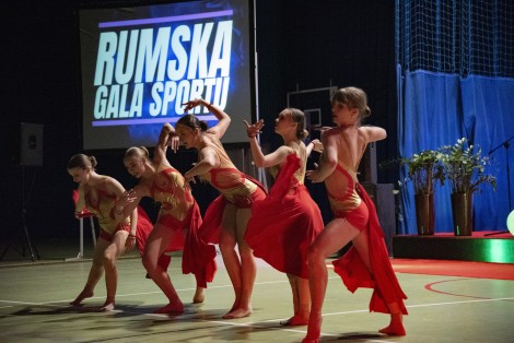Pokaz tańca w wykonaniu Stowarzyszenia Tańca SPIN MOSiR Rumia