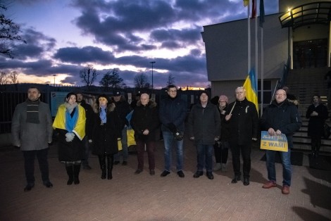 Przedstawiciele władz Rumi uczestniczący w wiecu solidarności z Ukrainą