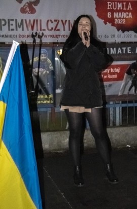 Występ wokalny pani Anastazji, mieszkającej w Rumi od lat obywatelki Ukrainy