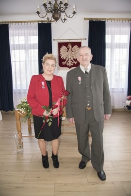 Odznaczona medalem prezydenckim para