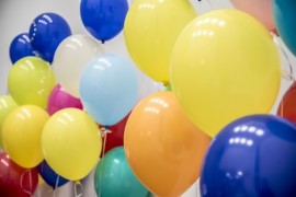 Balony dekorujące pomieszczenie Klubu Integracji Społecznej w Rumi