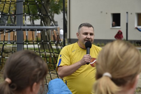 Przemawiający burmistrz Michał Pasieczny