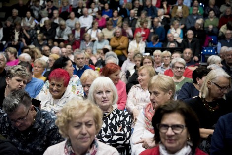 Publiczność zgromadzona w hali MOSiR-u