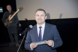 Burmistrz Michał Pasieczny odczytujący werdykt