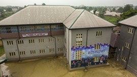Gmach szkoły w Uyo (Nigeria) nazwany imieniem głównego koordynatora budowy – księdza prałata Tadeusza Guta