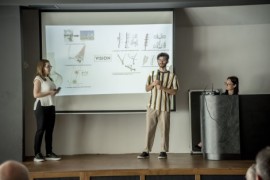 Studenci z Rumunii przedstawiający swój pomysł