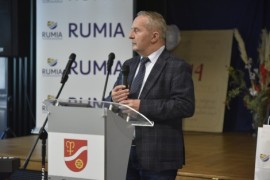 Przemawiający przewodniczący rady miejskiej Krzysztof Woźniak