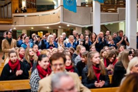 Publiczność i uczestnicy podczas festiwalu, fot. Starostwo Powiatowe w Wejherowie