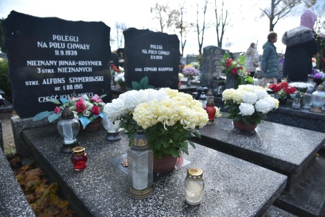 Mogiły żołnierzy poległych w 1939 roku na cmentarzu przy ul. Świętopełka