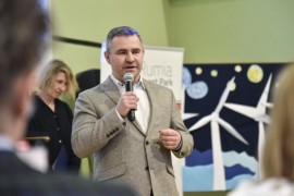 Uczestników wita Michał Pasieczny, burmistrz Rumi