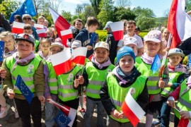 Uczestnicy wspólnego odśpiewywania hymnów