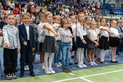 Ślubowanie pierwszoklasistów w hali MOSiR-u – pierwsza tura, 10 września