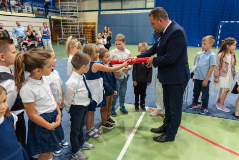 Ślubowanie pierwszoklasistów w hali MOSiR-u – pierwsza tura, 10 września