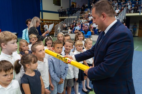 Ślubowanie pierwszoklasistów w hali MOSiR-u – pierwsza tura, 10 września