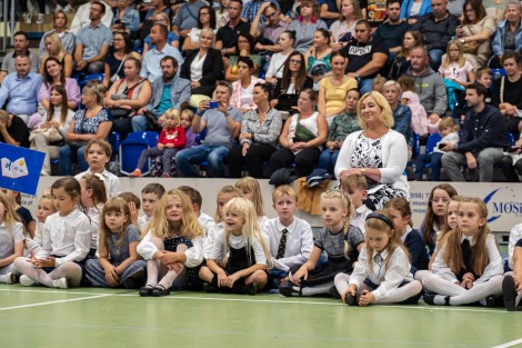 Ślubowanie pierwszoklasistów w hali MOSiR-u – pierwsza tura, 10 września