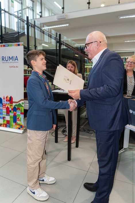 Uroczystość wręczenia stypendiów burmistrza Rumi najzdolniejszym uczniom rumskich szkół