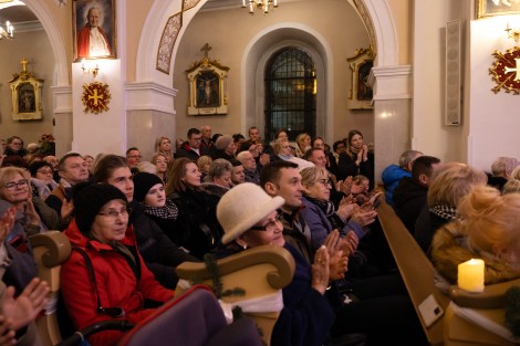 Publiczność w kościele pw. Podwyższenia Krzyża Świętego