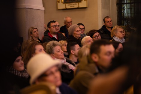 Publiczność w kościele pw. Podwyższenia Krzyża Świętego