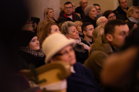 Publiczność w kościele pw. Podwyższenia Krzyża Świętego