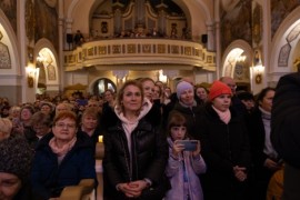 Publiczność w kościele pw. Podwyższenia Krzyża Świętego