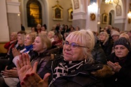 Publiczność w kościele pw. Podwyższenia Krzyża Świętego