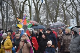 Mieszkańcy uczestniczący w Orszaku Trzech Króli w Rumi