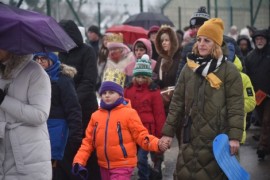 Mieszkańcy uczestniczący w Orszaku Trzech Króli w Rumi