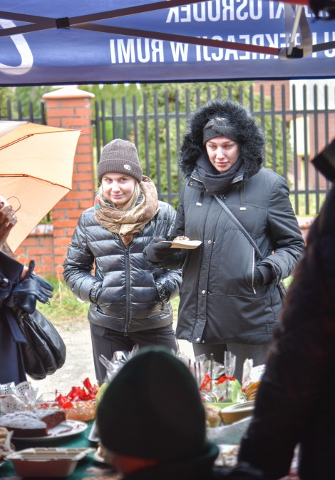 Garażowy kiermasz ciast miejskiej radnej