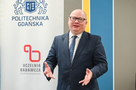Przemawiający rektor Politechniki Gdańskiej prof. Krzysztof Wilde