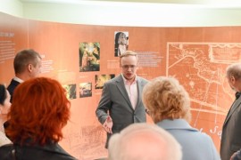 Premierowe zwiedzanie muzeum przez zaproszonych gości