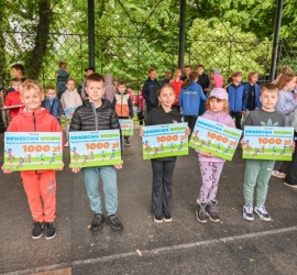 Uczniowie szkół podstawowych wylosowanych spośród uczestników „Rowerowej Wiosny” ze 100% frekwencją