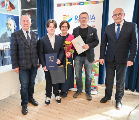 Wręczenie nagród najlepszym absolwentom szkół podstawowych